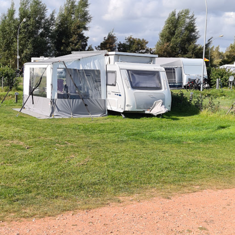 Kombi-Stellplatz 80 m², Kat. 5 (Wohnwagen / Wohnmobil)