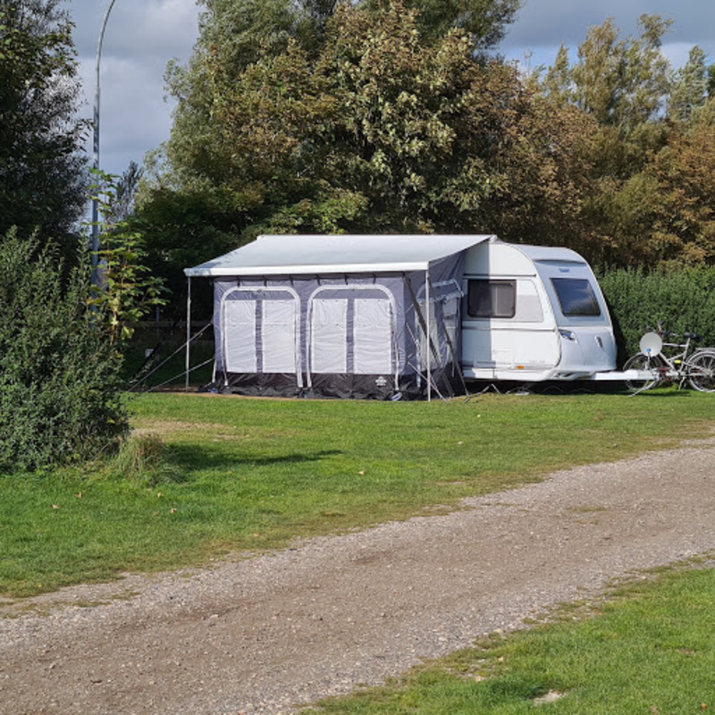 Kombi-Stellplatz 100-160 m², Kat. 8 (Wohnwagen / Wohnmobil)